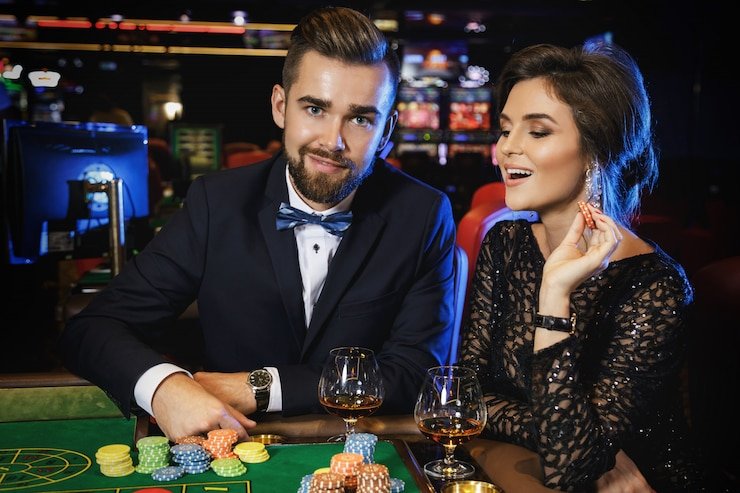 agenbola118 app interface showing Free Fire World Series tournament bracket and live blackjack table side-by-side